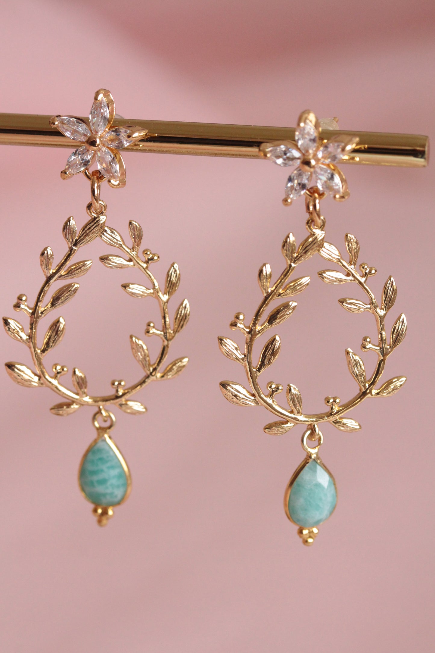 Boucles d'oreilles couronne dorée à l'or fin et gouttes amazonite