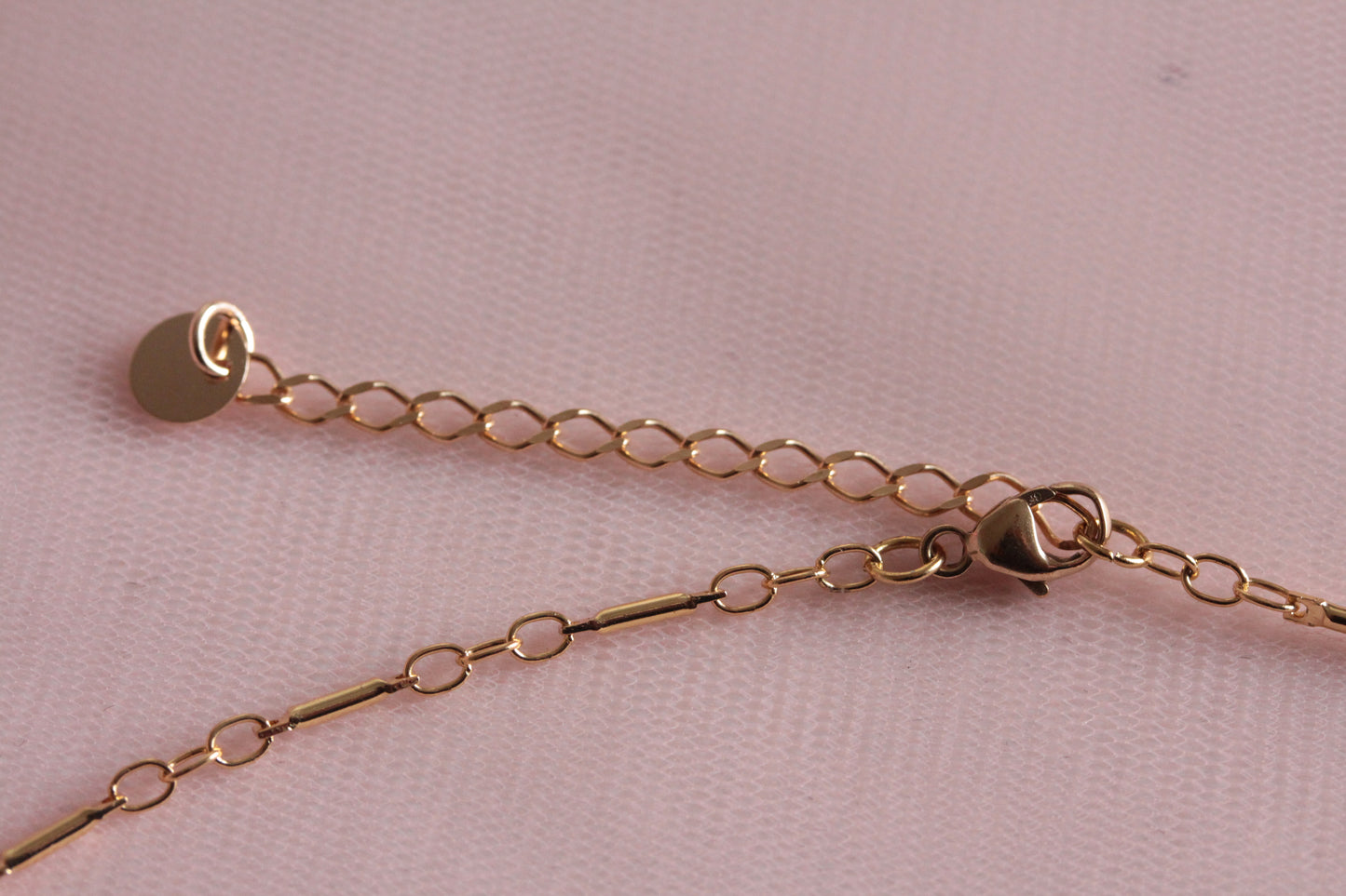 Collier chaine gingko et fleurs plaqués or, chaine en laiton doré à l'or fin