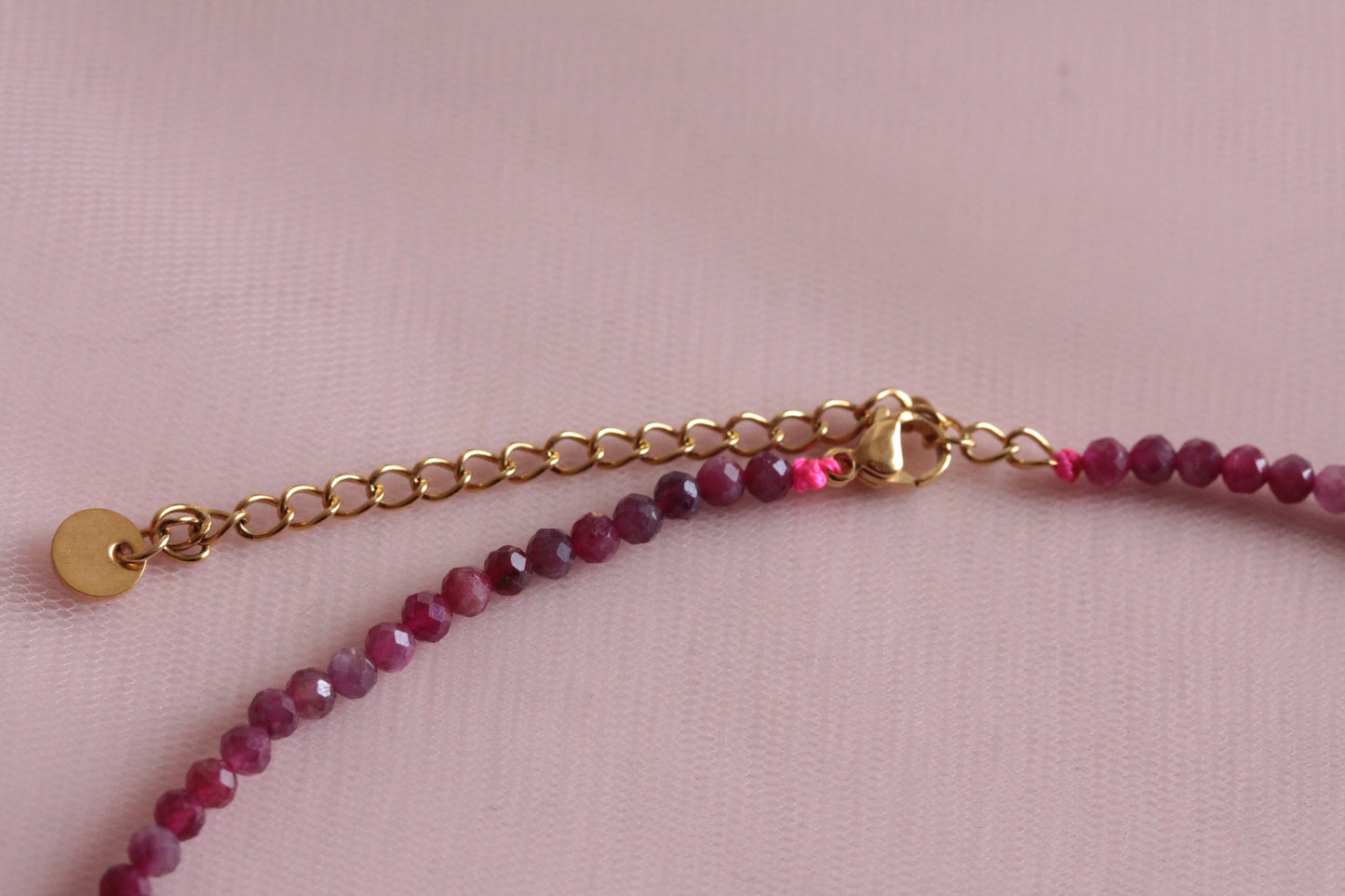Collier pierres naturelles rubellite pendentif rose des vents plaquée or