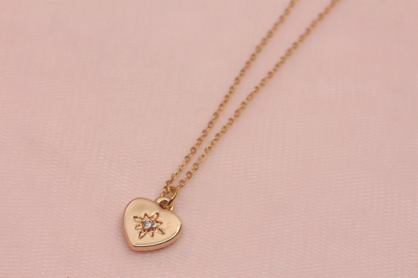 Collier chaine fine pendentif cœur doré à l'or fin