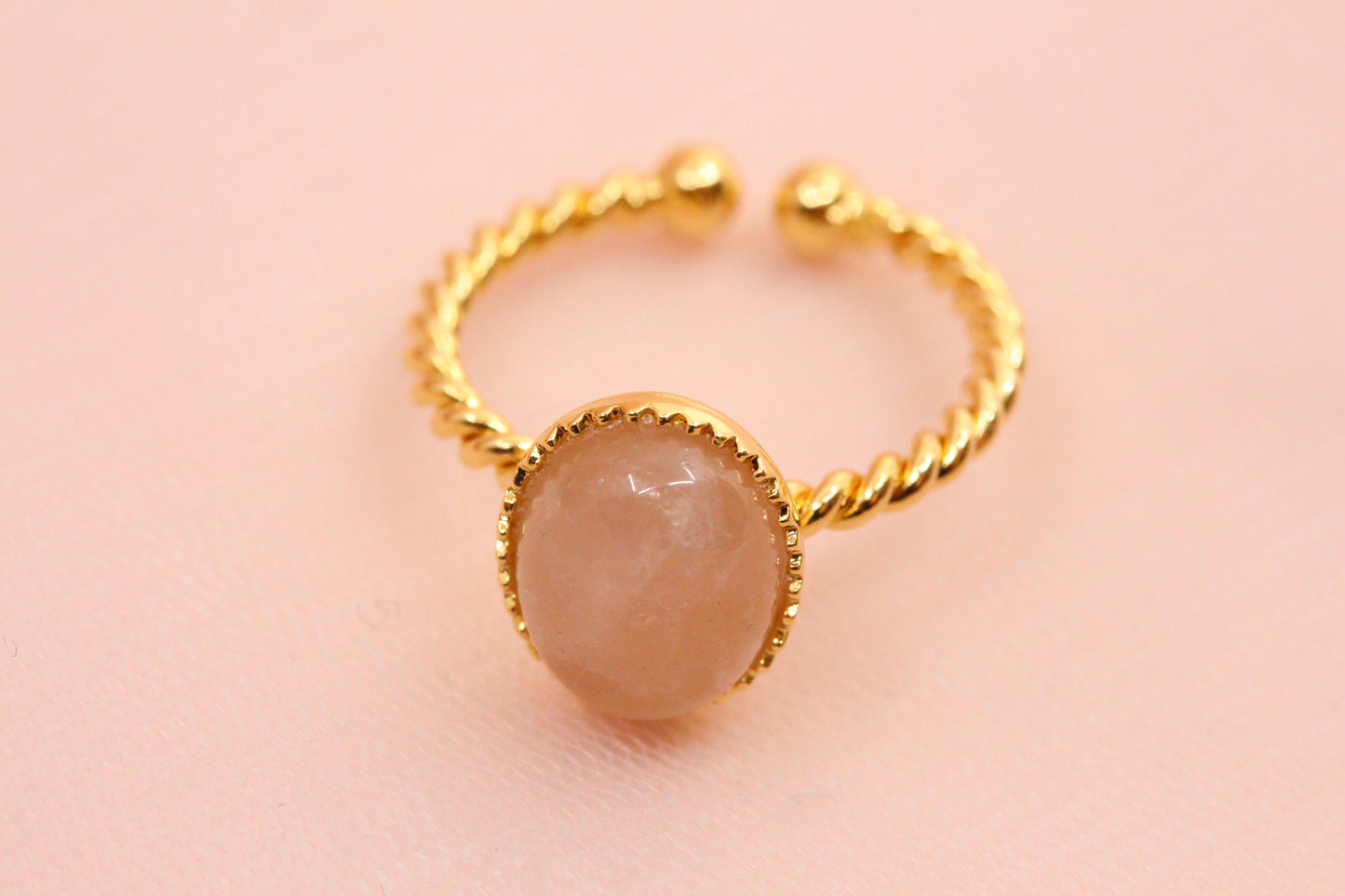 Bague quartz rose ovale naturel plaquée or