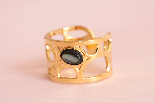 Bague nacre grise ajourée dorée à l'or fin 24 carats Lorie