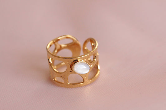 Bague nacre ajourée dorée à l'or fin 24 carats Lorie