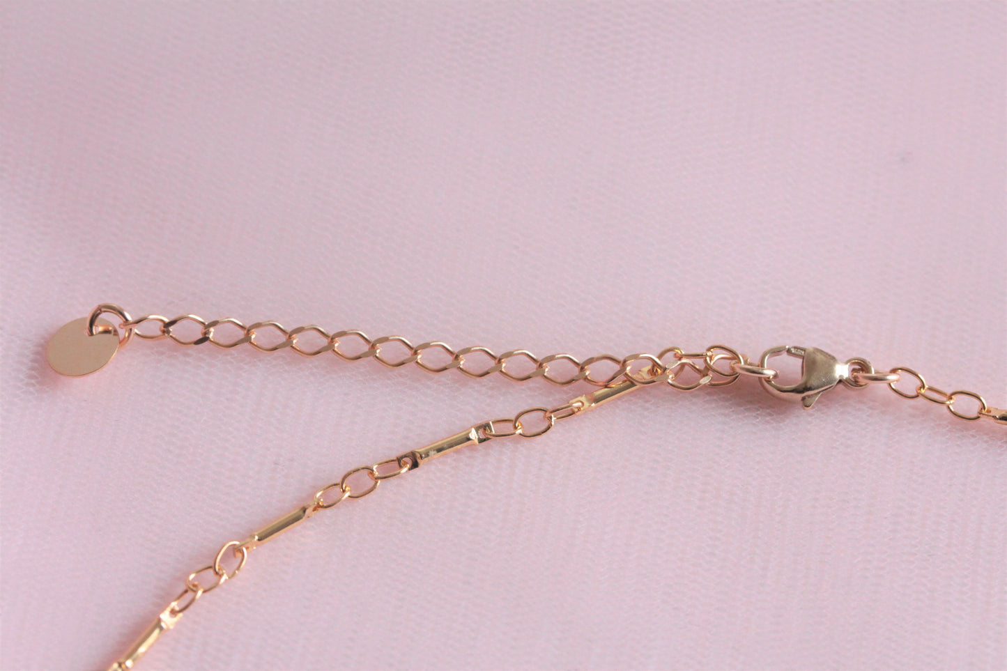Collier fin pendentif grenat pierre naturelle