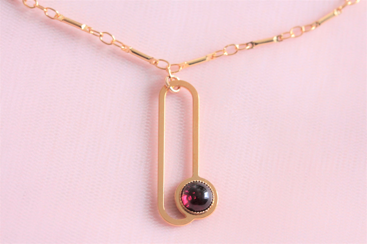 Collier fin pendentif grenat pierre naturelle